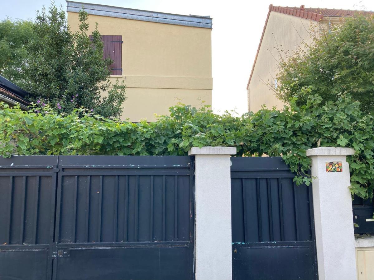 Chez Nous, A 12 Minutes De Paris Homestay